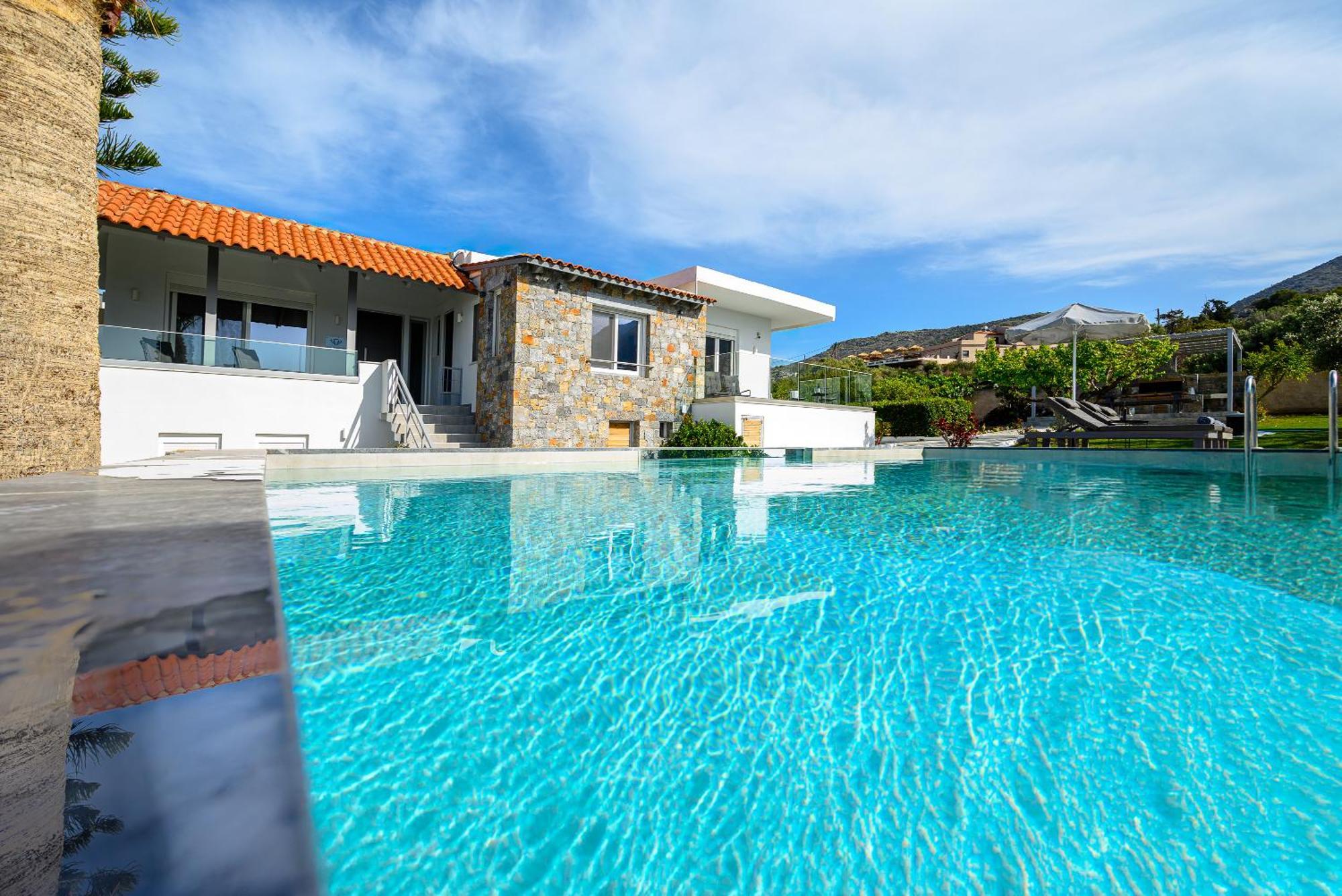 Queen'S Gem Luxury Villa - Heated Jacuzzi & Pool Hersonissos  Ngoại thất bức ảnh