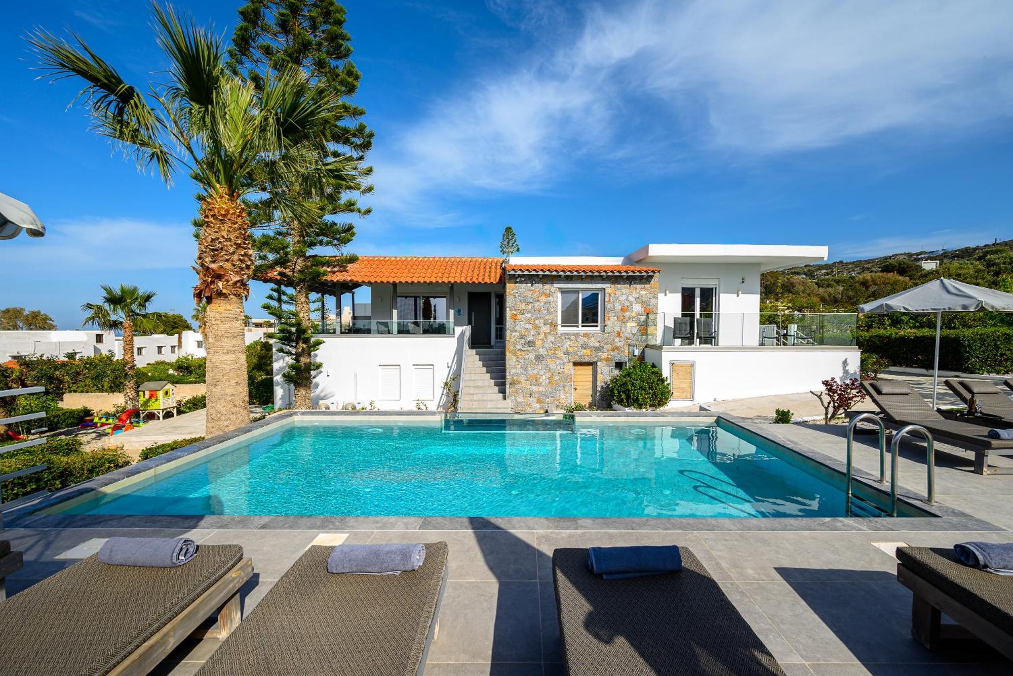 Queen'S Gem Luxury Villa - Heated Jacuzzi & Pool Hersonissos  Ngoại thất bức ảnh
